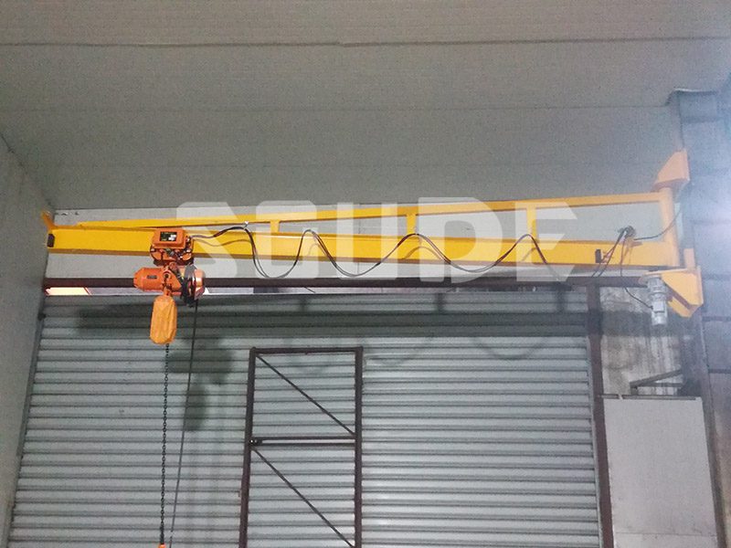 悬臂式起重机在车间中的应用